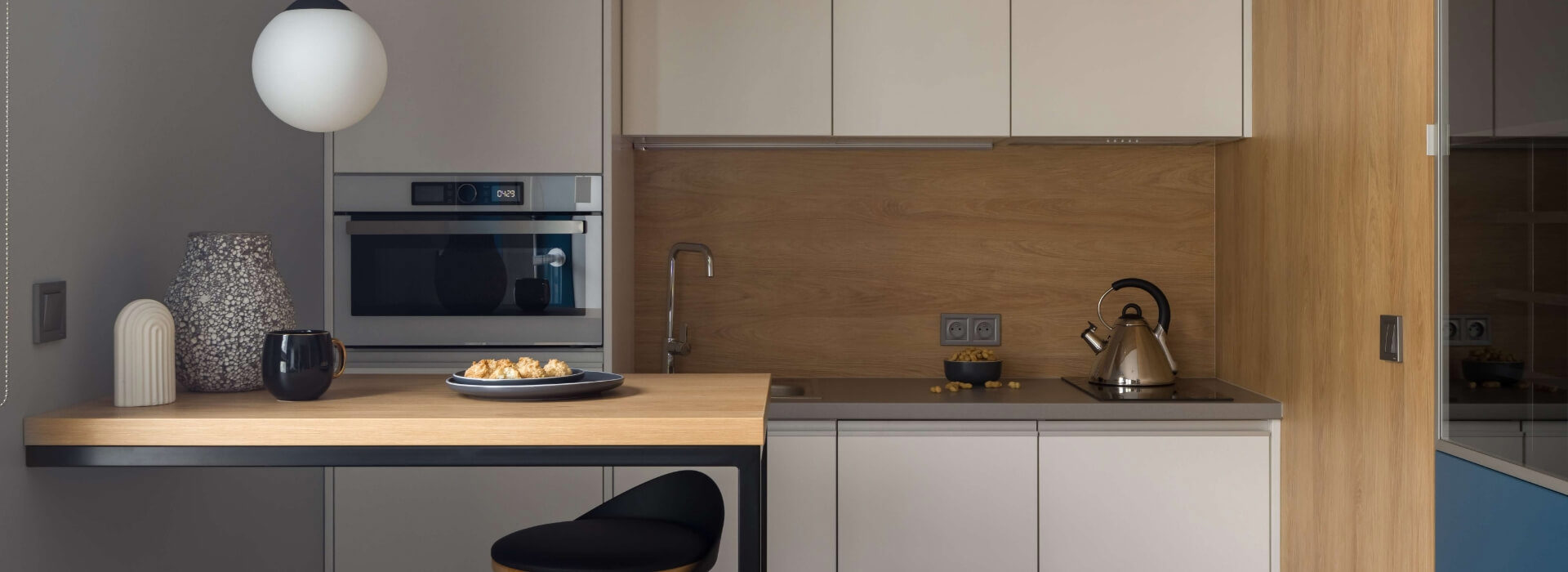 Micro-Living in the Metropolis