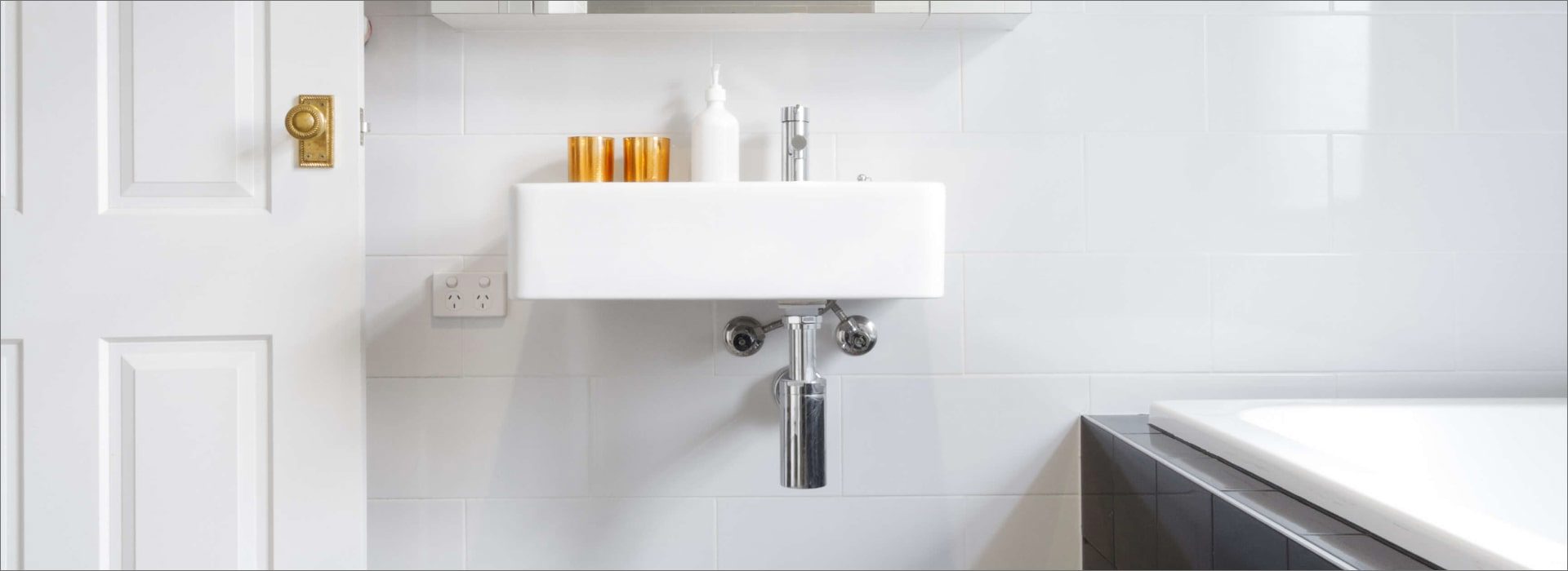 Freestanding Basins That Save Space in Small Bathrooms